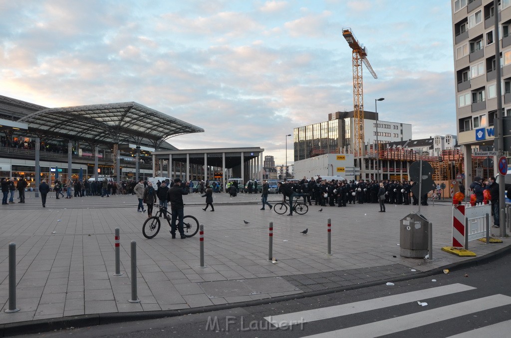 Demo Koelner Hauptbahnhof P182.JPG - Miklos Laubert